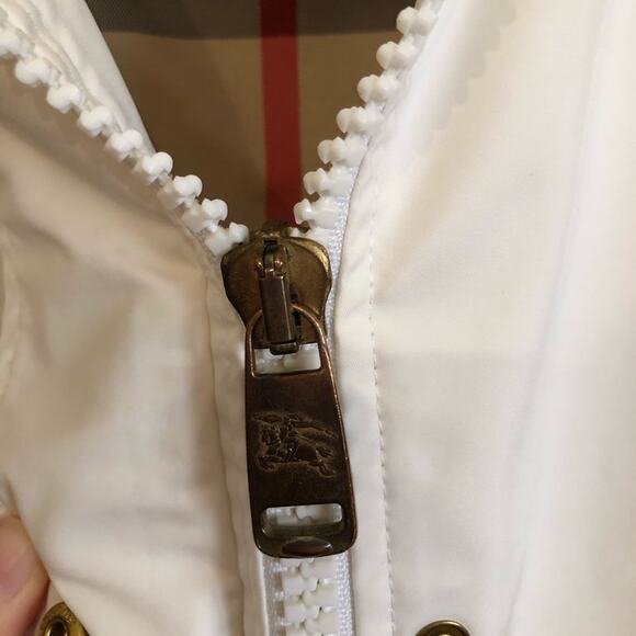 Burberry Carminton White Trench Coat with Renovable Hood - Picture 11 of 14